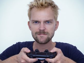 Fraud! So-called ‘professional’ gamer doesn’t even wear a tie