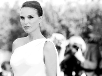 Natalie Portman as Thor in black and white wearing a white dress