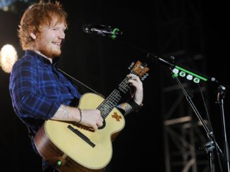 ed sheeran dead in concert singing with an accoustic guitar