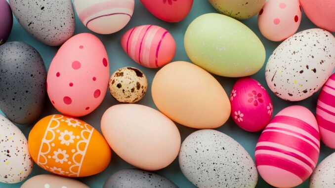 Christmas easter eggs of differrent sizes and colours
